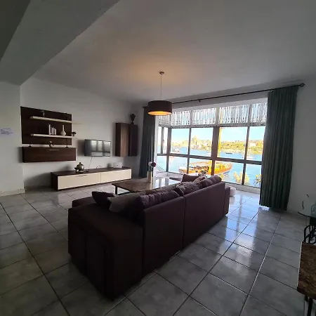 Spacious Seafront Apt Next To Sliema-Valeta Ferry Exterior foto