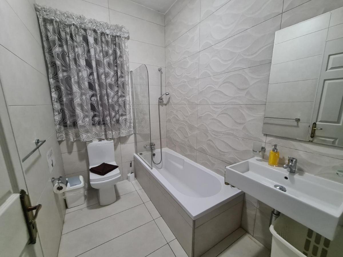 Apartment Spacious Seafront Next To Sliema-valeta Ferry *