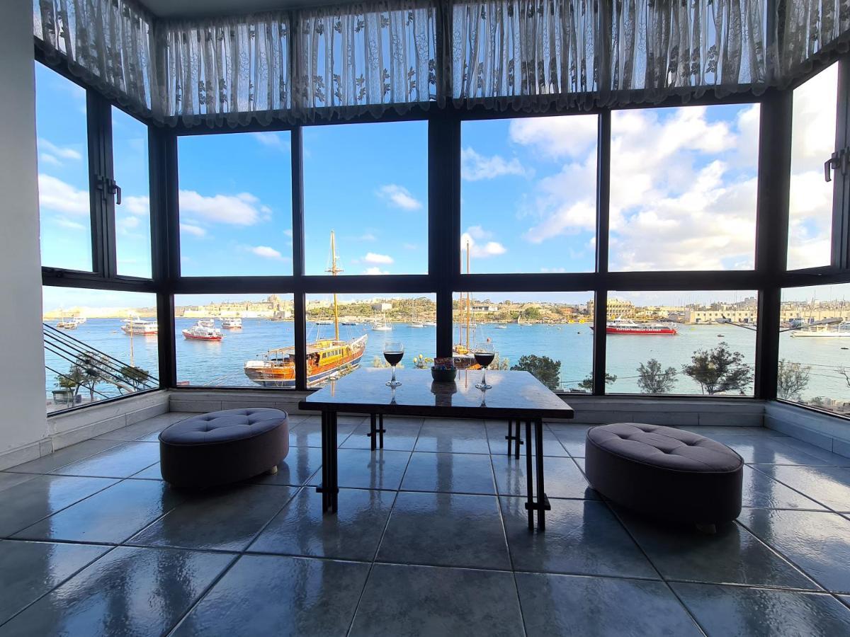 Spacious Seafront Next To Sliema-valeta Ferry