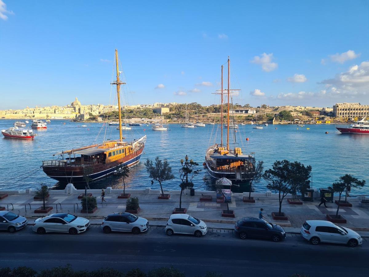 Spacious Seafront Next To Sliema-valeta Ferry Apartment